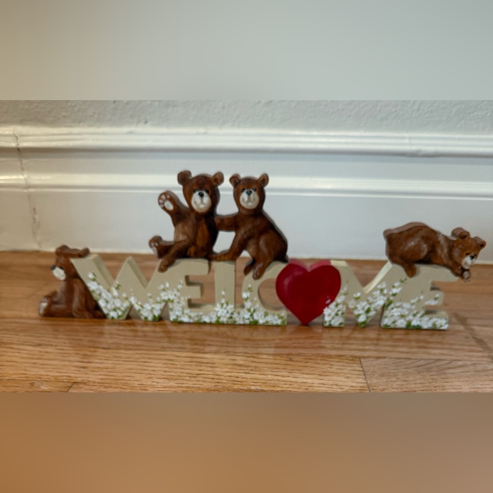 Bear Welcome Sign with Heart standing or hanging
